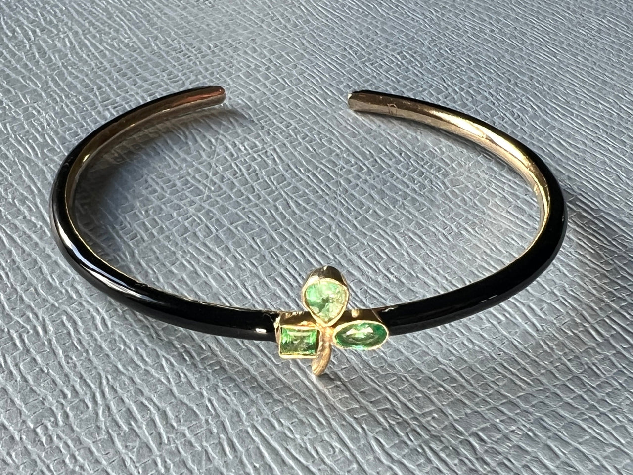 Emerald Clover Bangle Black Enamel